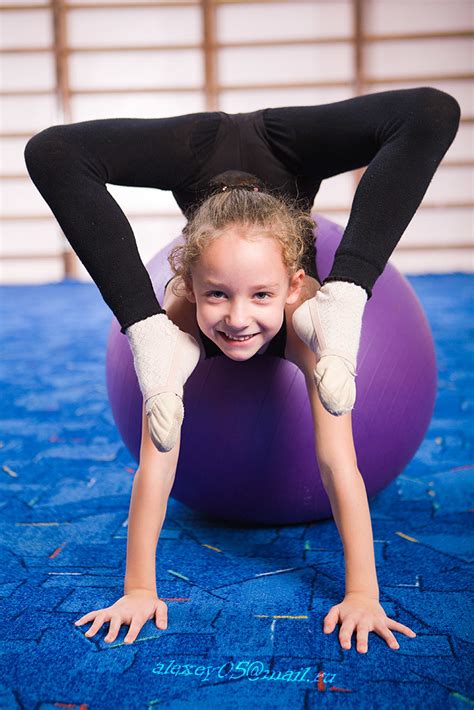 YOGA GIRLS GYMNASTIC